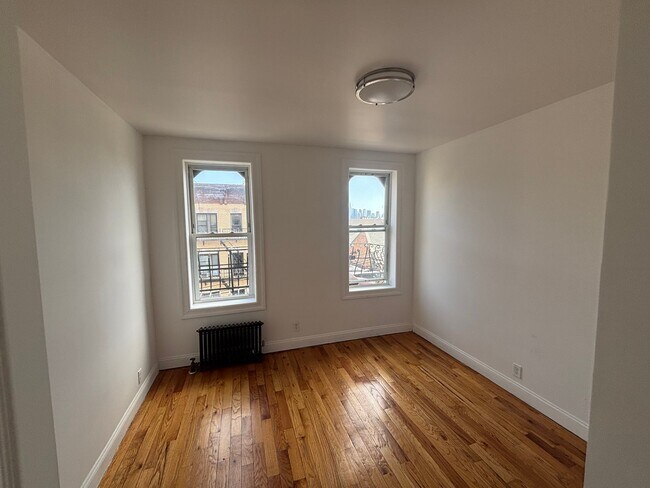 Foto del edificio - 5111 Palisade Ave