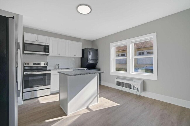 Building Photo - 907 Maple Ave SW