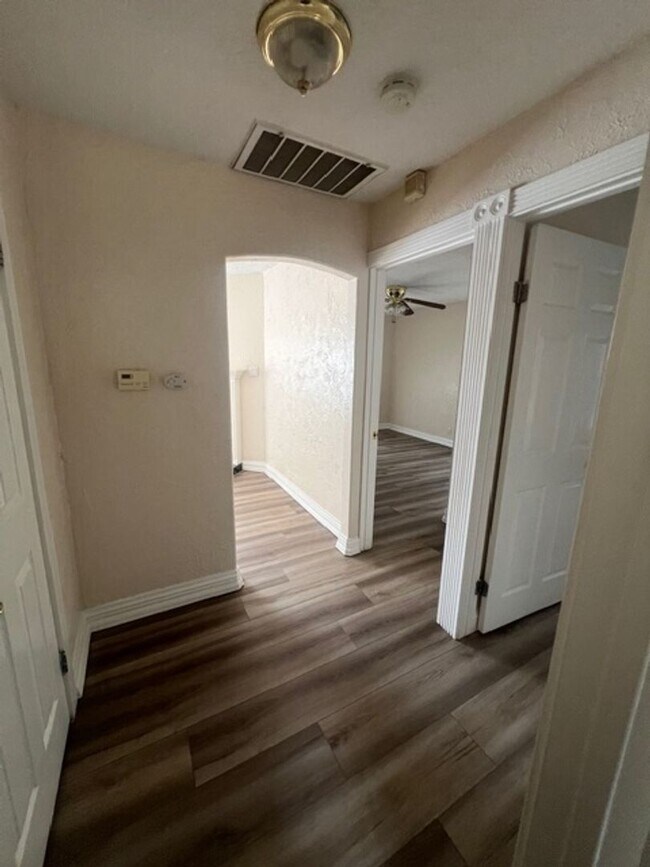 Foto del edificio - Beautiful 2 Bed and 1 Bath Home with 1 Car Garage Rent $1,995.00