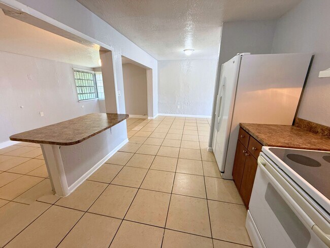 Foto del edificio - 930 NW 176th Terrace