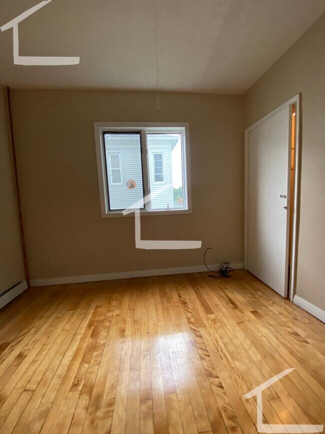 Building Photo - 6 Village Ln