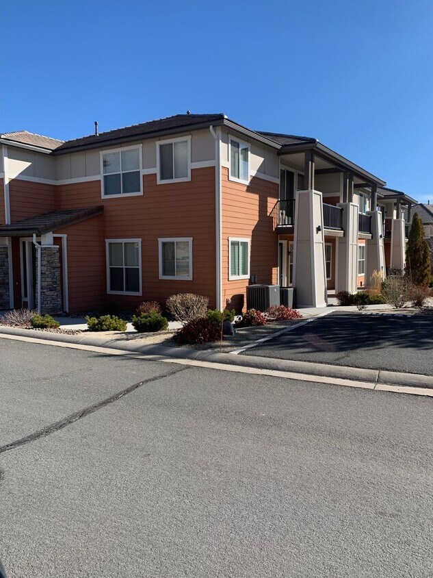 Furnished 2250 / Unfurnished 2025 Condo for Rent in Sparks, NV