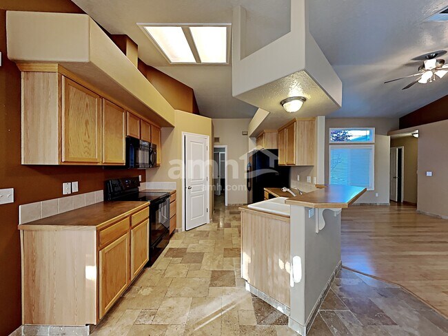 Foto del edificio - 11115 W Rose Lake St