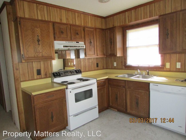 Building Photo - 2 br, 1 bath House - 122 E. Washington Street