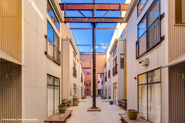Building Photo - 3225 Blake St