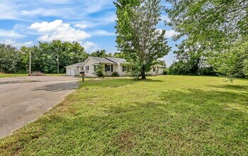 Building Photo - 359 Meadow Ln