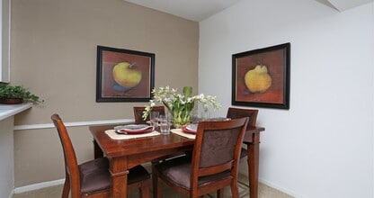 Woodlake Oaks Apartments photo'