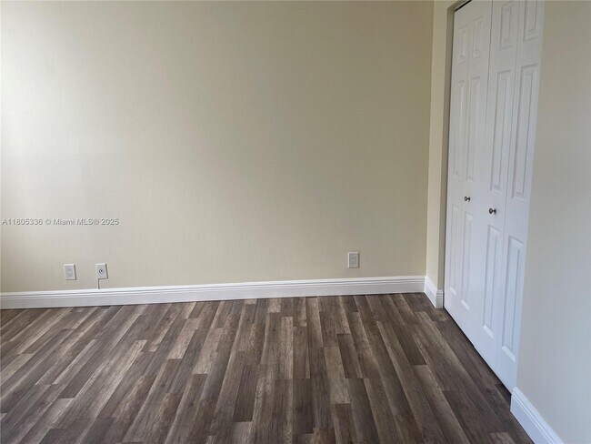 Foto del edificio - 9401 Evergreen Pl