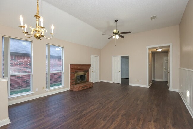 Building Photo - 2221 Baretta Dr