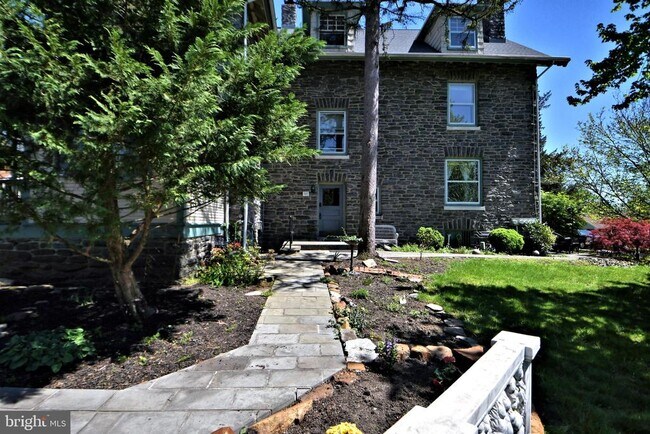 Foto del edificio - 307 Pleasant Acre Dr