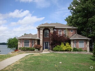 Building Photo - 1042 Shadow Ln
