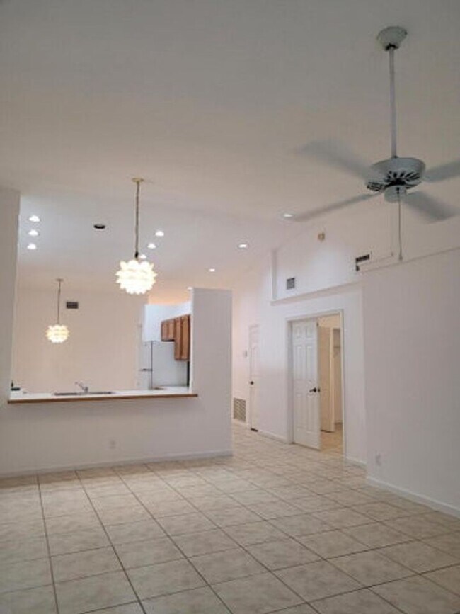 Foto del edificio - 13708 Lavender Ln