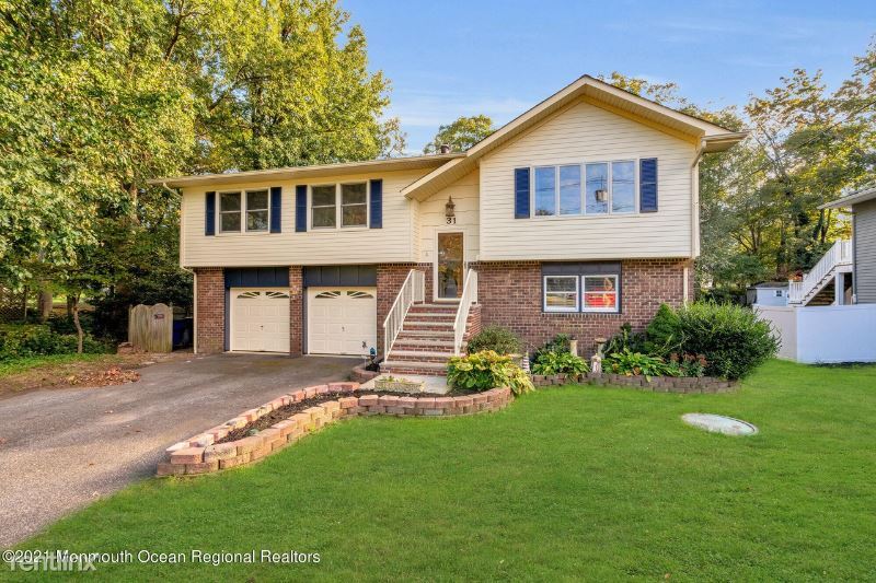 Foto principal - 4 br, 3 bath House - 31 Grand Ave