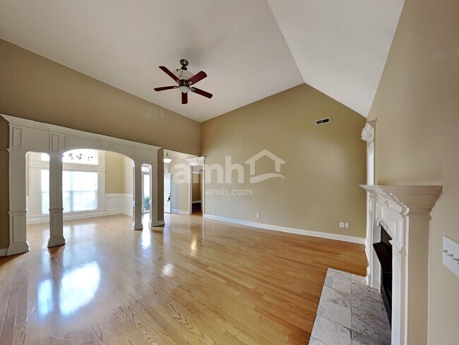Foto del edificio - 2214 Saint Andrews Drive