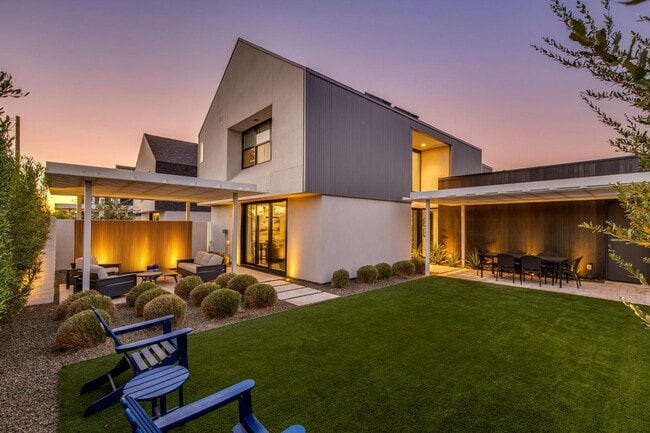 Building Photo - 1341 E Pomelo Grove Ln