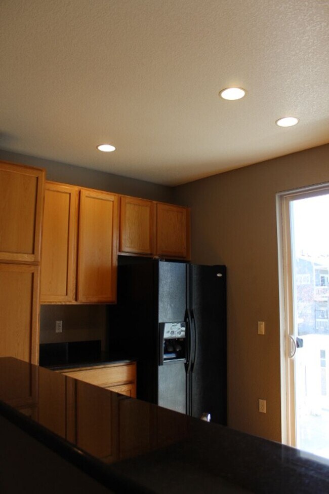 Foto del edificio - Stonegate Townhouse w/ 3 br/3 1/2 baths!!