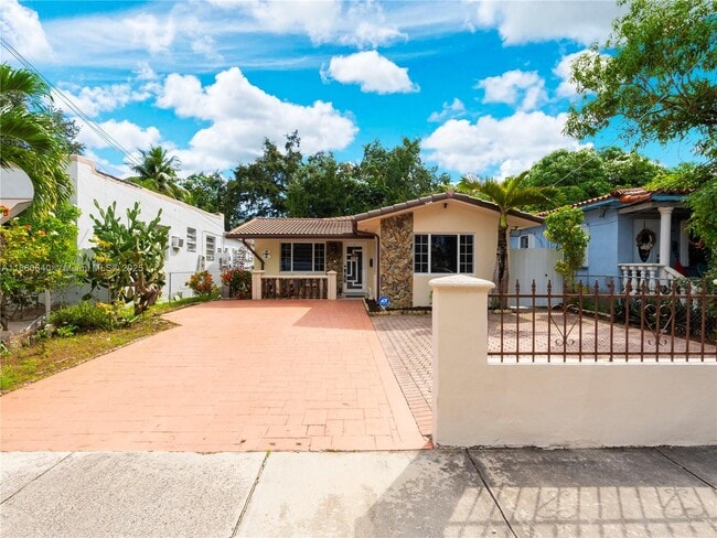 Foto del edificio - 33 NW 58th Ct