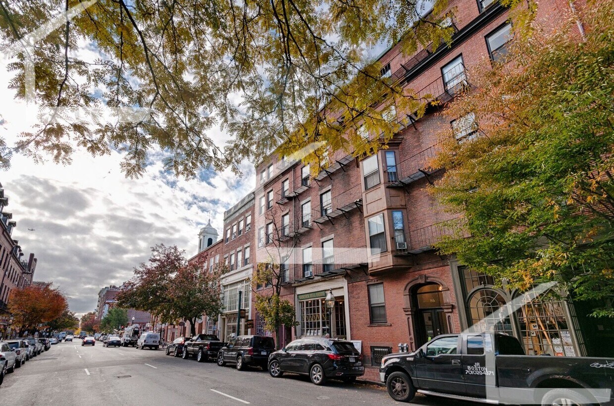 Primary Photo - Nicely updated basement level unit in the ...
