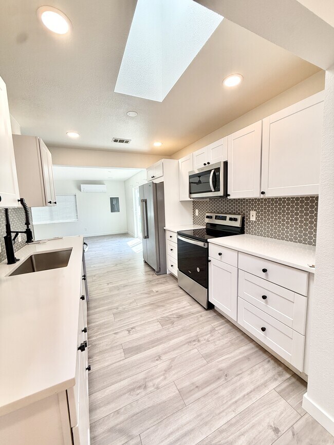 Foto del edificio - 2442 Mountain View Dr