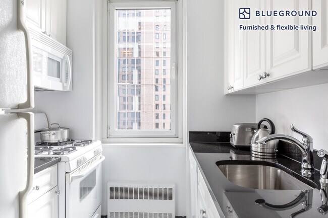 Foto del edificio - 230 W 55th St