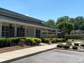 Building Photo - 1611 Bluffside Dr