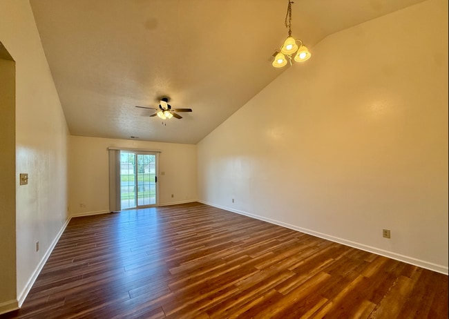 Building Photo - 320 Woodberry Dr
