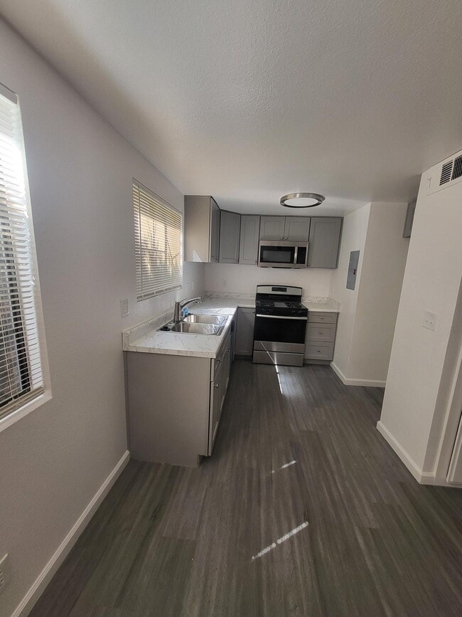 Foto del edificio - 4th St. Apartments