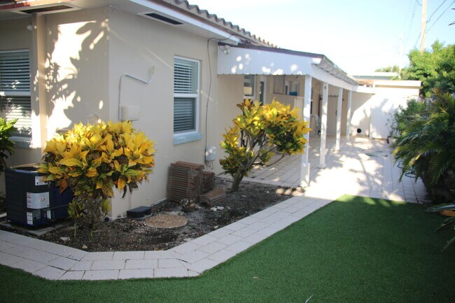 Foto del edificio - 42 Douglas Dr