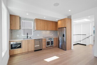 Building Photo - 1815 35th Ave