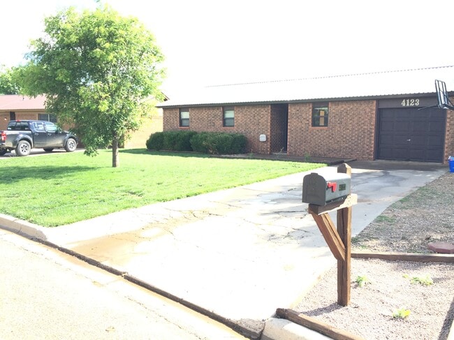 Front - 4123 Villa Dr