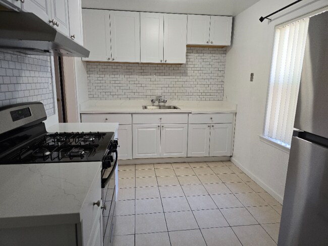 Building Photo - 2229 Fernley Ave