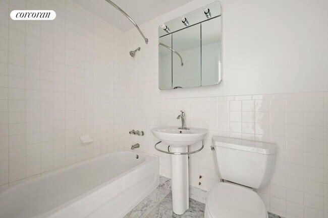 Foto del edificio - 310 E 46th St