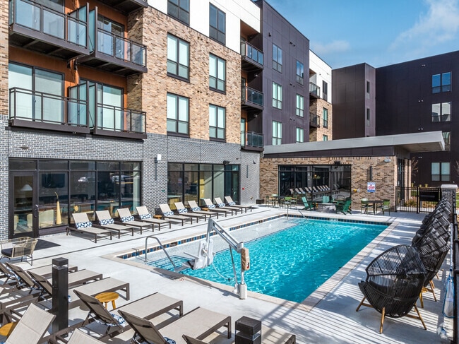 Building Photo - Darby at Briarcliff