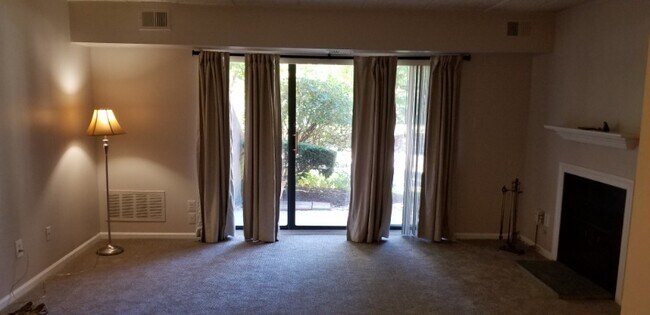 Building Photo - 81 Le Forge Ct