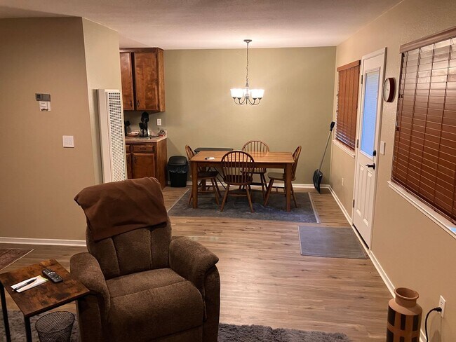 Foto del edificio - One level ground floor unit