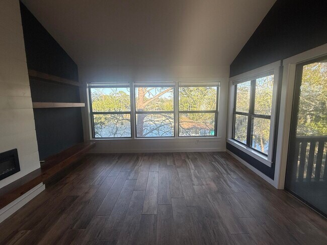 Foto del edificio - 300 Yacht Club Dr