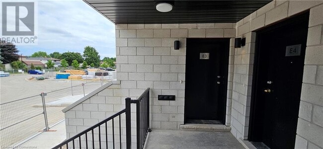 Building Photo - 410 Northfield Dr W