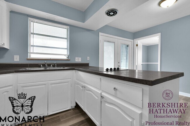 Foto del edificio - 3 Bedroom Home For Rent