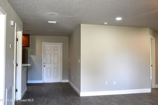 Building Photo - 1517 Furnari St