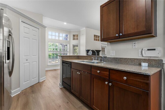 Foto del edificio - 1454 FARRINGDON Cir