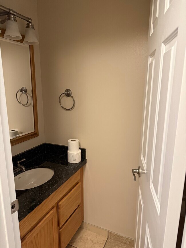 Building Photo - 1453 E Vintry Cir