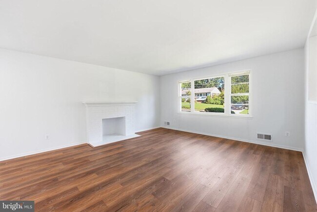 Building Photo - 8009 Gosport Ln