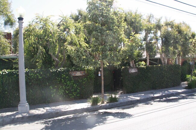 Building Photo - 2023 Cloverfield Blvd
