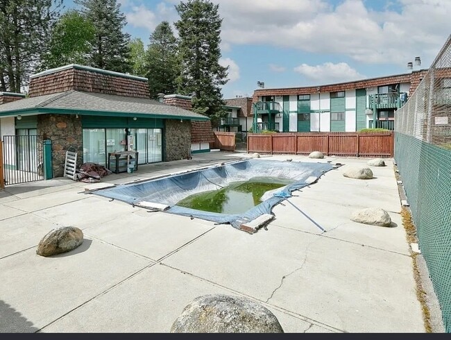 Building Photo - 2121 E Upriver Dr