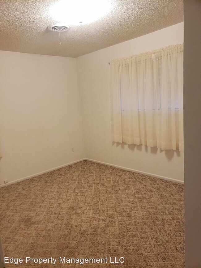 Building Photo - 3 br, 2 bath House - 4312 Summit Cir