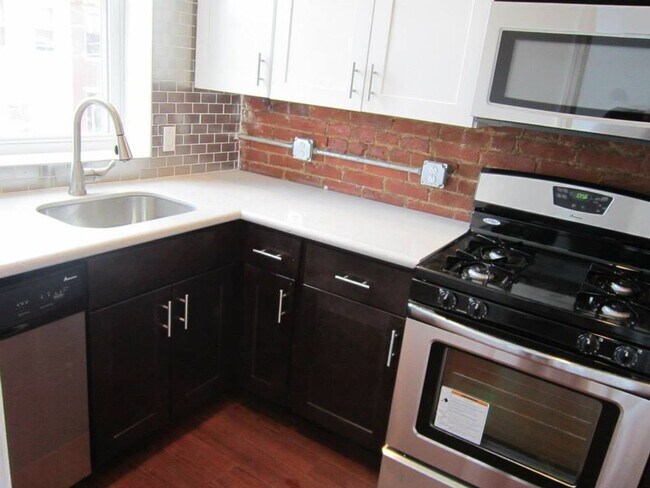 Foto del edificio - Beautiful 3 bed, 1 bath luxury apartment S...