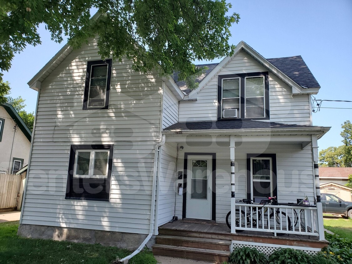 Primary Photo - 209 1/2 Cross Street
