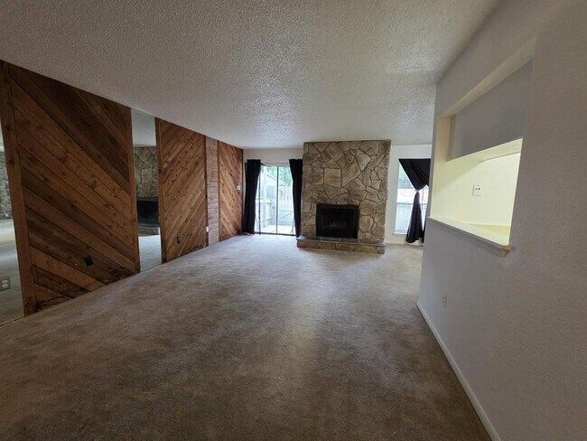Foto del edificio - 17401 Red Oak Dr