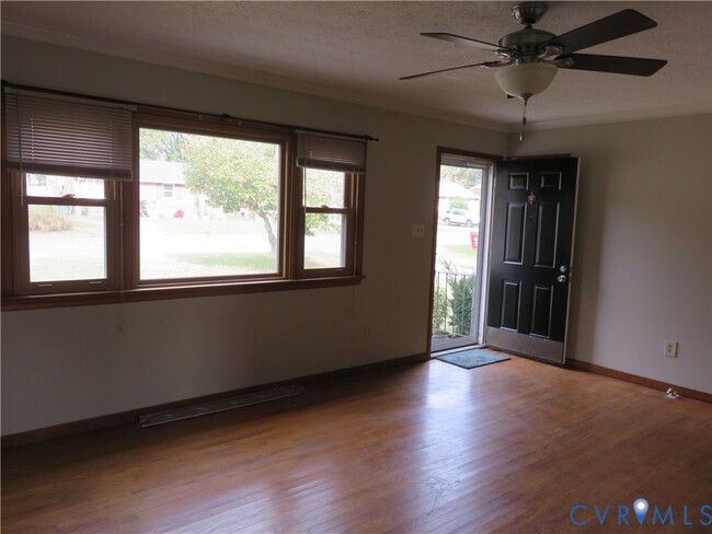 Foto del edificio - 231 N Mapleleaf Ave