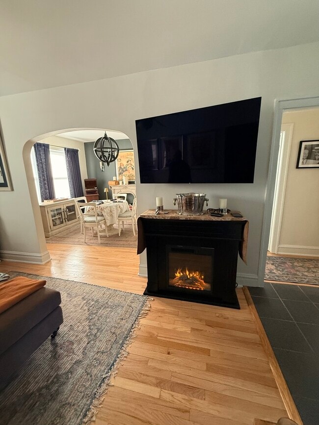 Building Photo - 3742 W Berteau Ave